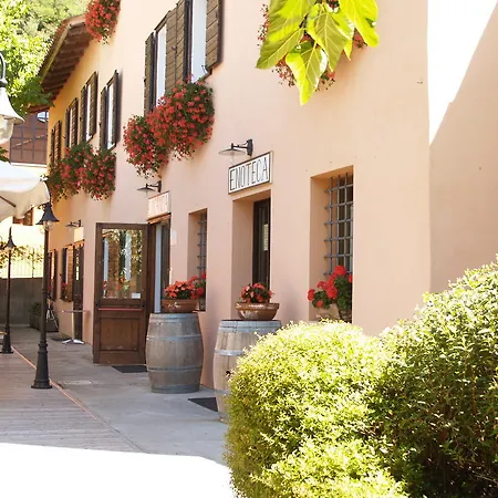 בית כפרי Borgo Colmello